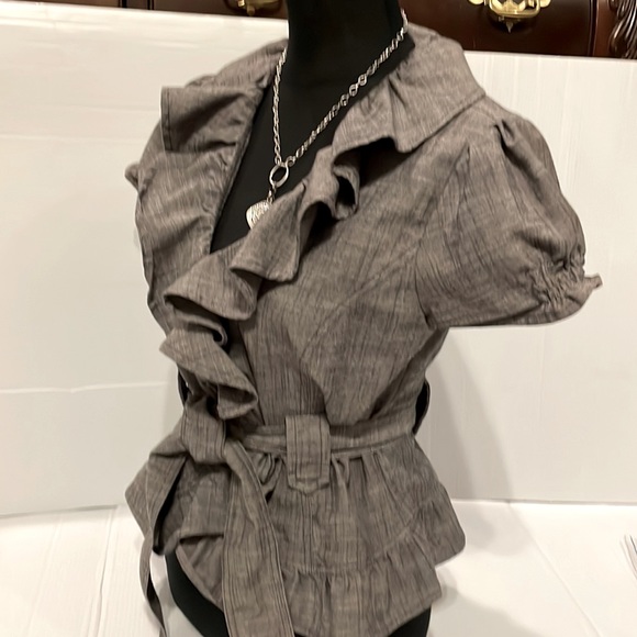 HARVE’ BENARD Ruffle Gray textured  V-Neck wrap Fitted Top size S - Picture 3 of 12